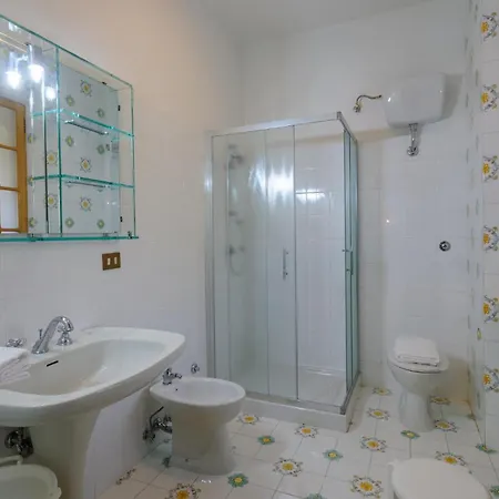 4 Bedroom Pet Friendly In *