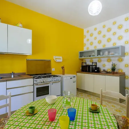 4 Bedroom In Casa vacanze *