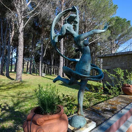 4 Bedroom In Pergola